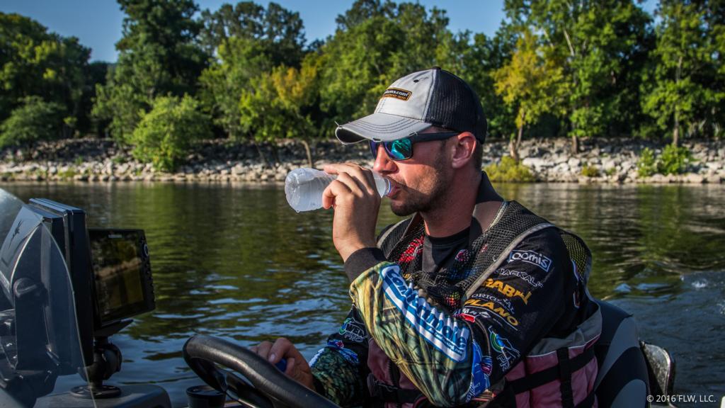 Jeff Gussy Gustafson DEMONSTRATES How To CORRECTLY Rig a Dam - In