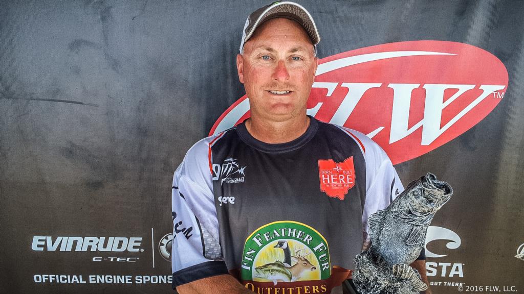 Image for Ashland’s Hatfield Wins FLW Bass Fishing League Buckeye Division Finale on Lake Erie