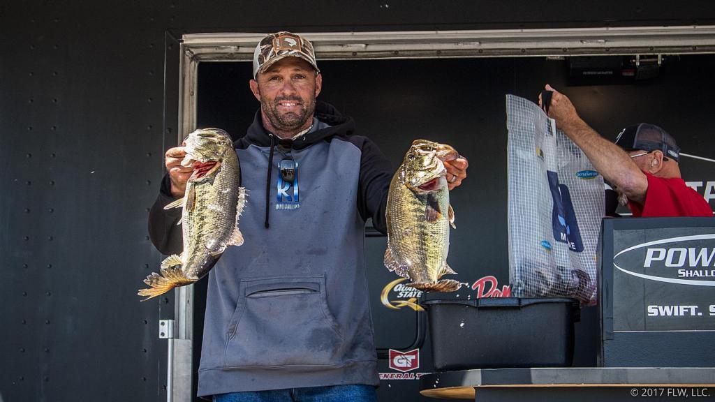 Lee Takes The Lead On The Delta Major League Fishing