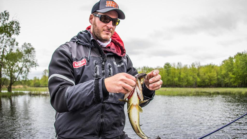 How Stefan Dials in with Swim Jigs - Major League Fishing