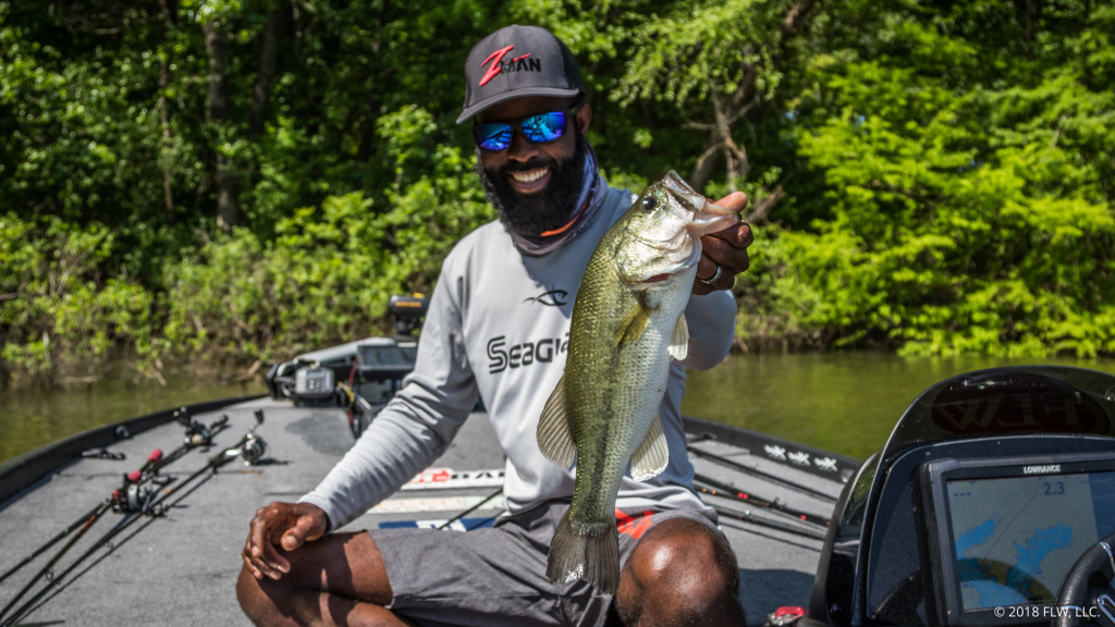 Going Shallow with Latimer - Major League Fishing