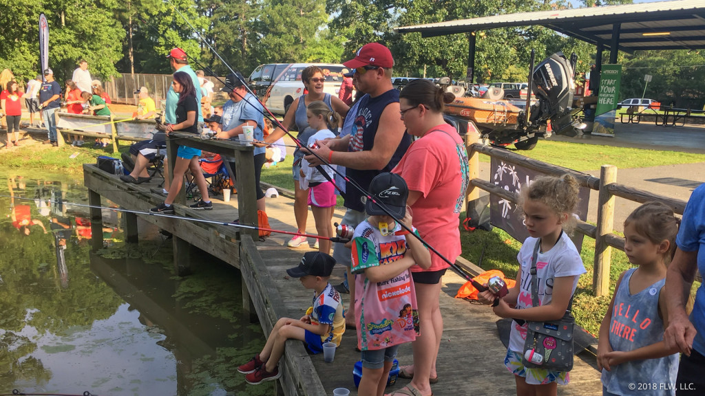 KIDS: Free Tackle, Fishing Derby at Lake Minnetonka - Major League