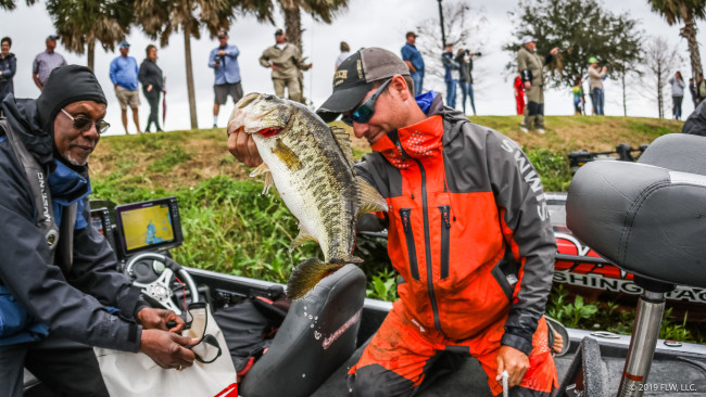 Speed Worming with John Cox - Major League Fishing