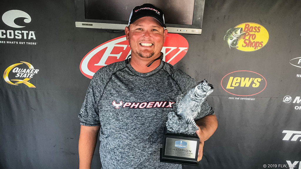 Image for Local Guide Leary Wins Two-Day T-H Marine FLW Bass Fishing League Event on Lake Guntersville presented by Cortland Line