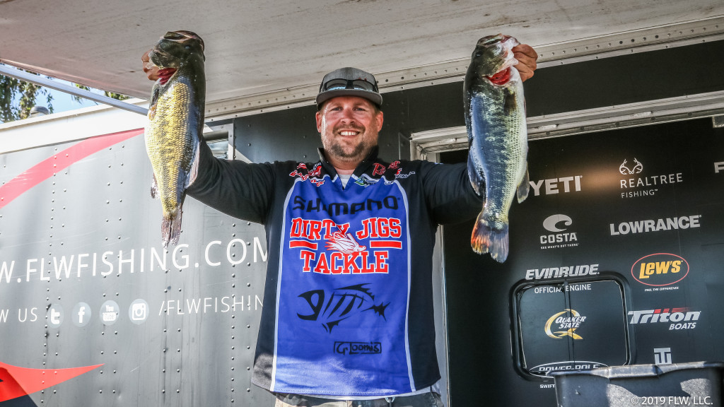 Dyer Drops 27-3 on the Delta - Major League Fishing
