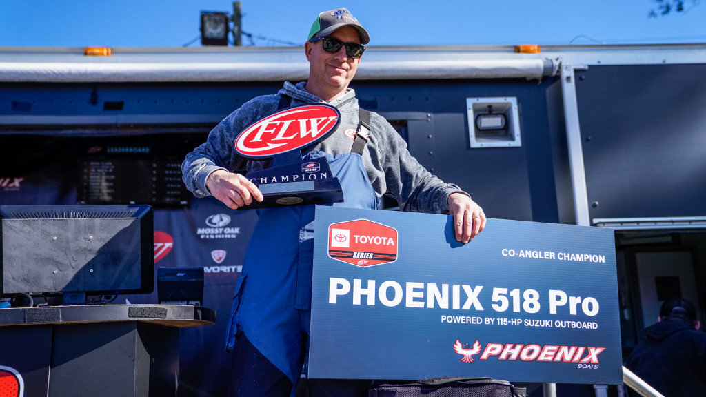 Image for 10-Pounder Lifts Myers to Co-angler Title