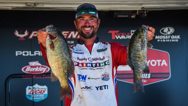 Mitchell Holds on at Erie - Major League Fishing