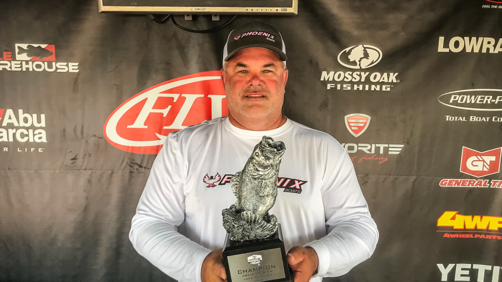 Image for Mabelvale Boater Houchin Wins Two-Day Phoenix Bass Fishing League event on Lake Hamilton